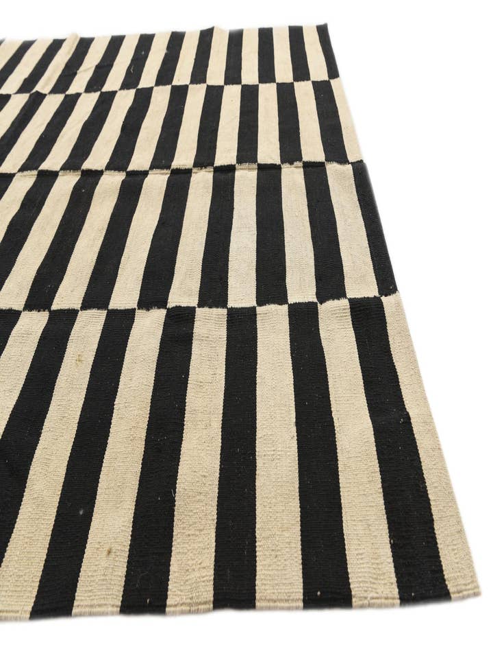 Detail image of  5' 4 x 7' 8  Hand Woven Kilim Modern Wool Rug