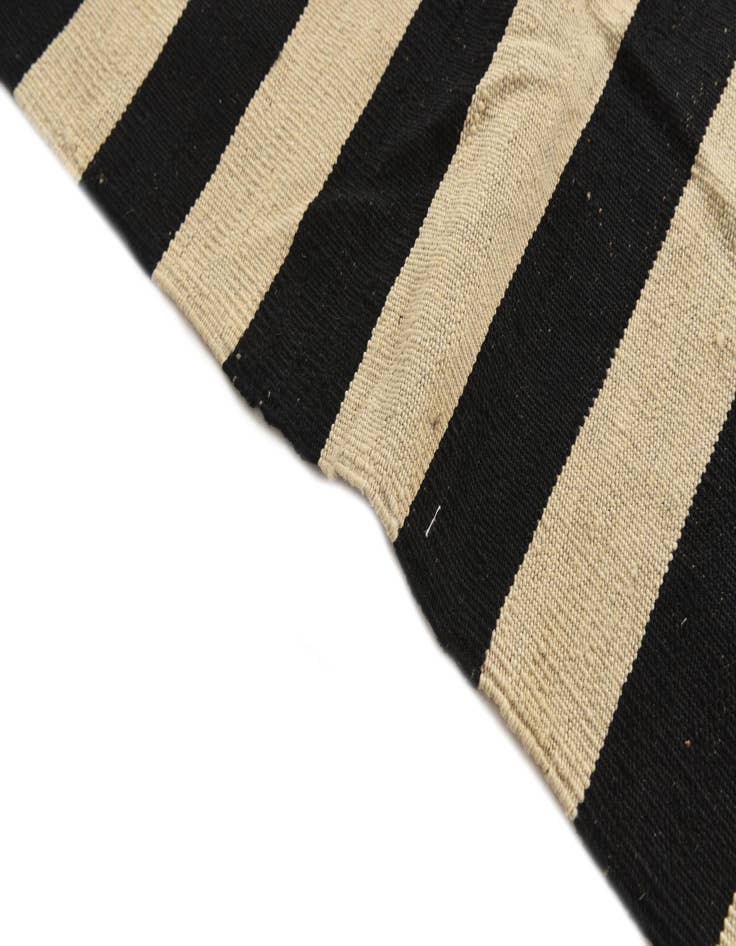 Detail image of  5' 4 x 7' 8  Hand Woven Kilim Modern Wool Rug