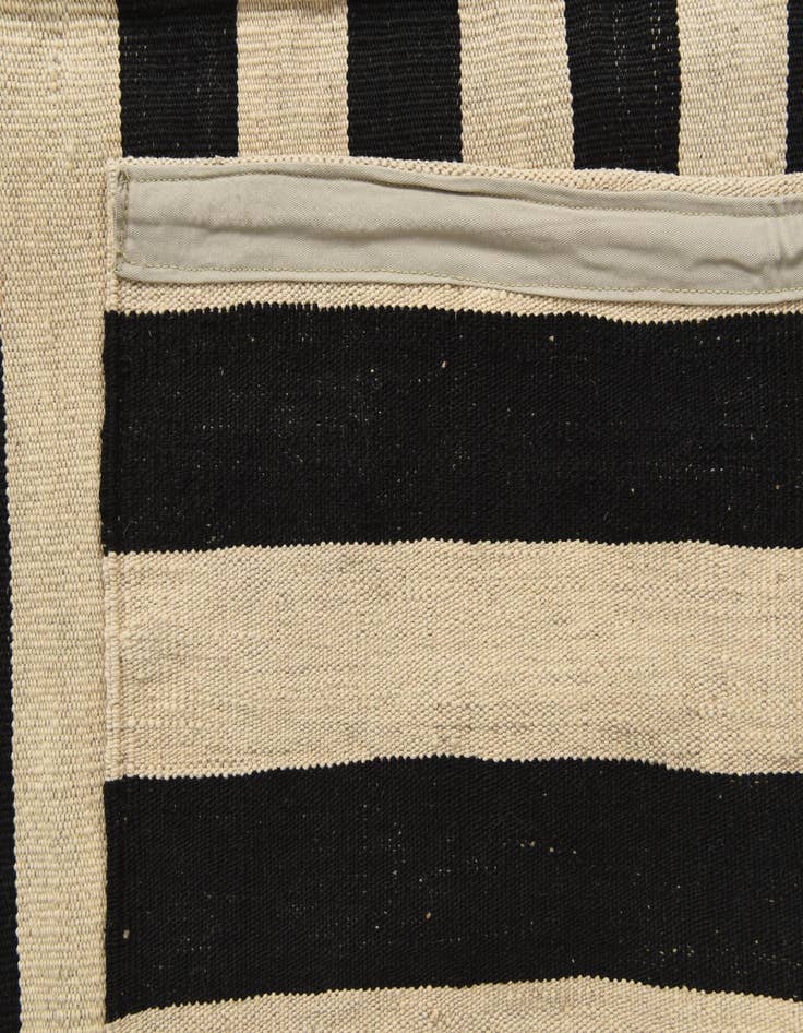Detail image of  5' 4 x 7' 8  Hand Woven Kilim Modern Wool Rug