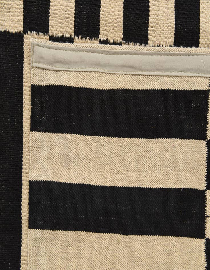 Detail image of  5' 8 x 8'  Hand Woven Kilim Modern Wool Rug
