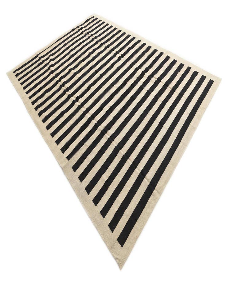 Detail image of  8' x 11' 1  Hand Woven Kilim Modern Wool Rug