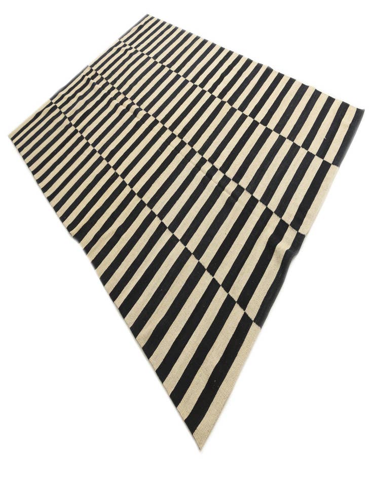 Detail image of  6' 10 x 9' 9  Hand Woven Kilim Modern Wool Rug