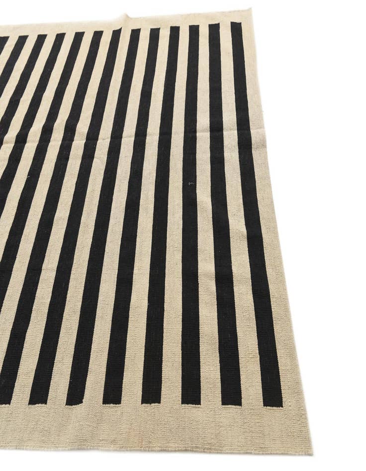 Detail image of  6' 9 x 9' 10  Hand Woven Kilim Modern Wool Rug