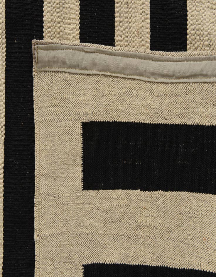Detail image of  6' 9 x 9' 10  Hand Woven Kilim Modern Wool Rug