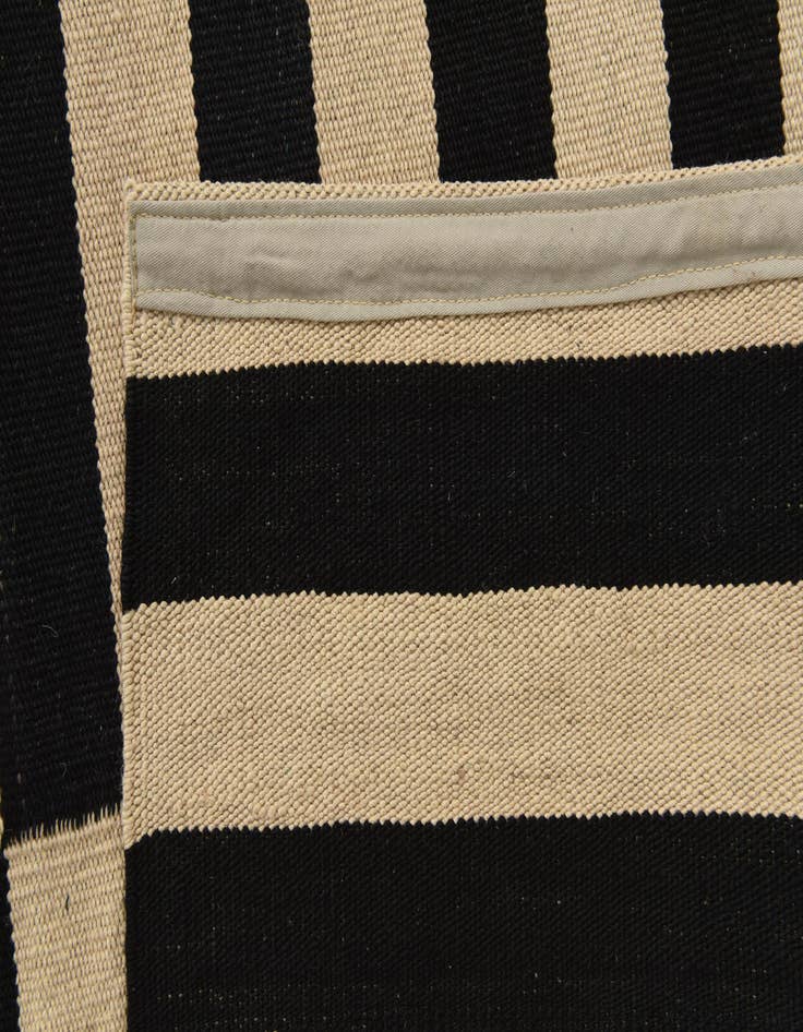 Detail image of  6' 6 x 9' 7  Hand Woven Kilim Modern Wool Rug