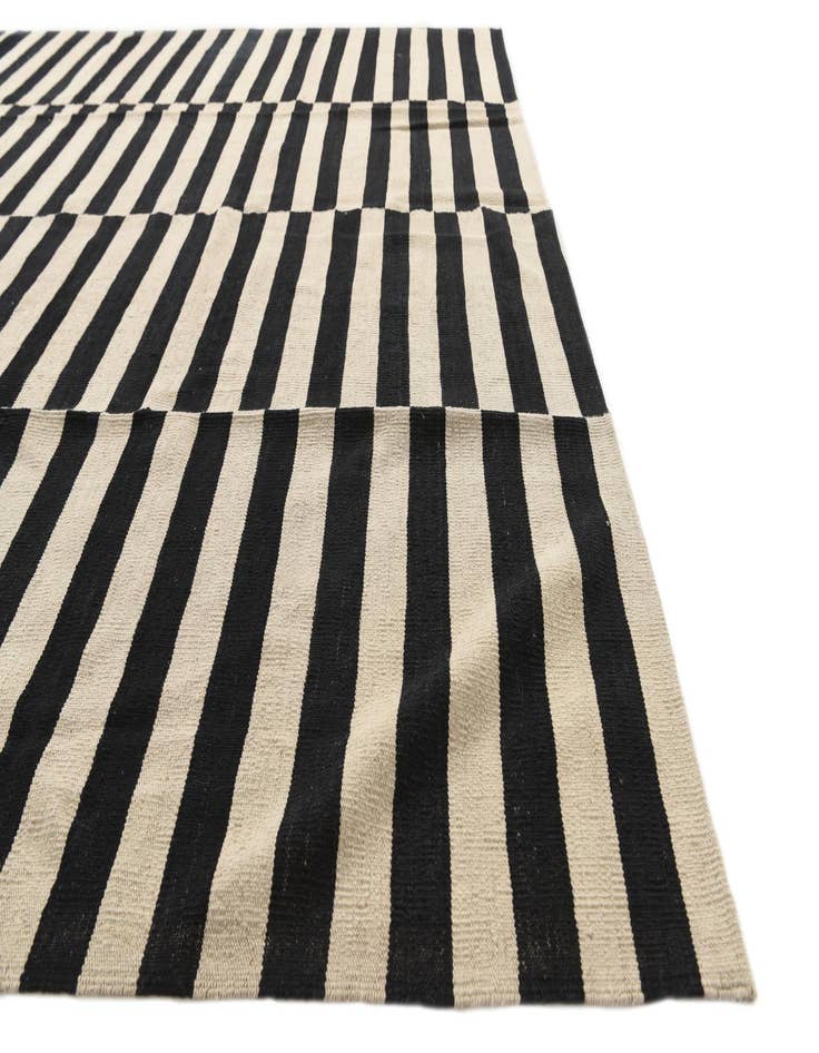 Detail image of  8' 4 x 9' 10  Hand Woven Kilim Modern Wool Rug