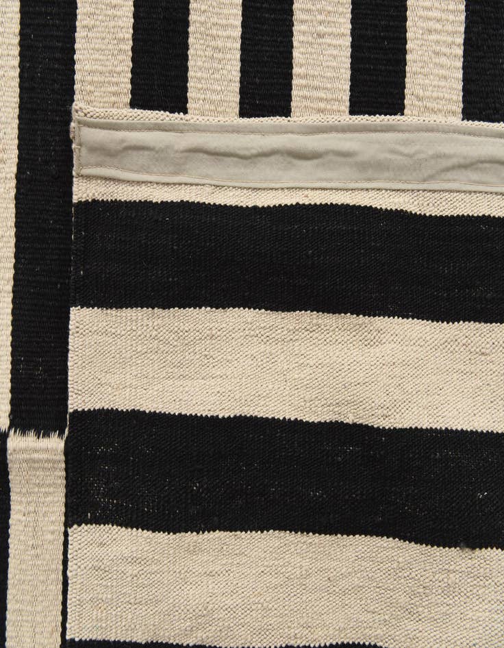 Detail image of  8' 4 x 9' 10  Hand Woven Kilim Modern Wool Rug