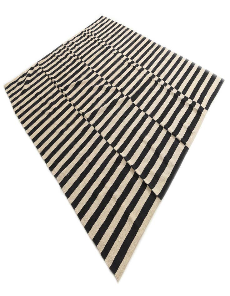 Detail image of  8' 5 x 9' 9  Hand Woven Kilim Modern Wool Rug