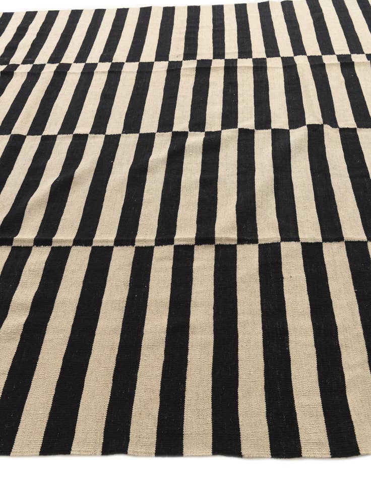 Detail image of  8' 5 x 9' 9  Hand Woven Kilim Modern Wool Rug