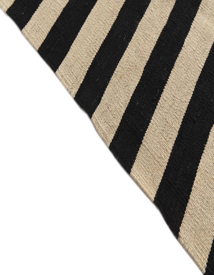 Detail image of  8' 5 x 9' 9  Hand Woven Kilim Modern Wool Rug