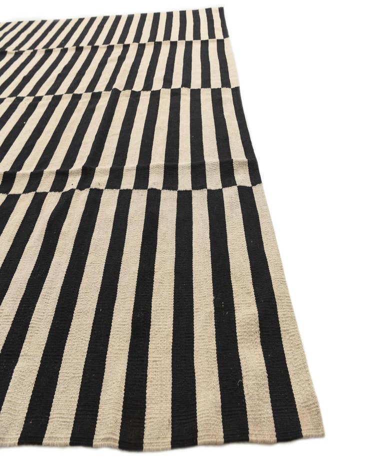 Detail image of  8' 2 x 9' 9  Hand Woven Kilim Modern Wool Rug