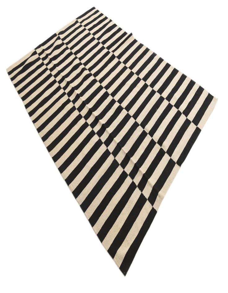 Detail image of  5' 6 x 7' 10  Hand Woven Kilim Modern Wool Rug