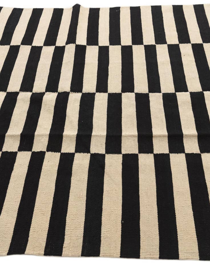 Detail image of  5' 6 x 7' 10  Hand Woven Kilim Modern Wool Rug