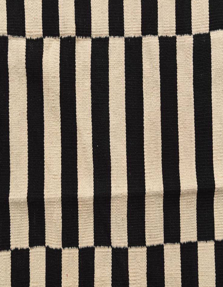 Detail image of  5' 6 x 7' 10  Hand Woven Kilim Modern Wool Rug