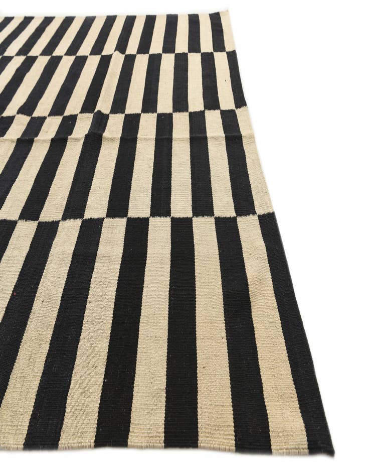 Detail image of  5' 6 x 8' 7  Hand Woven Kilim Modern Wool Rug