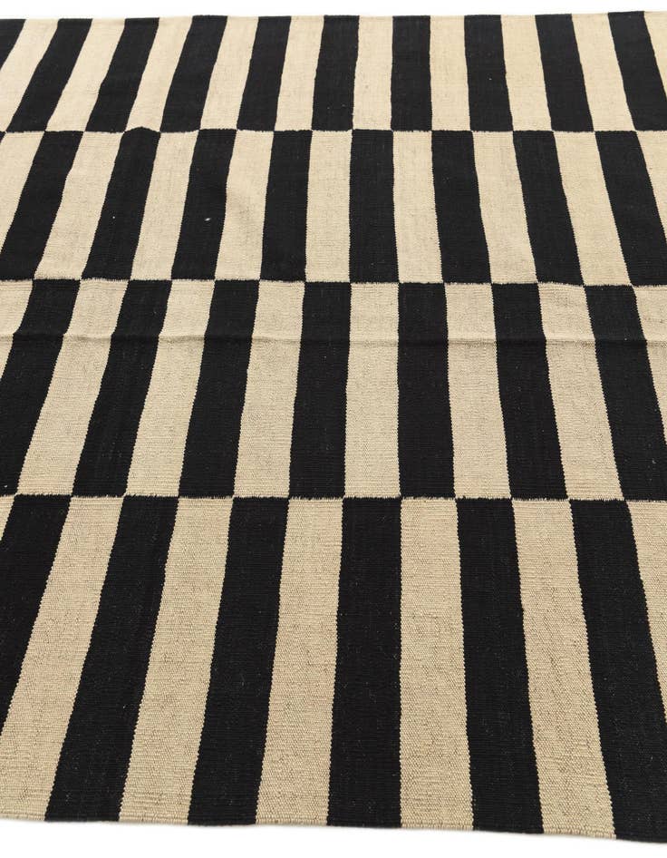 Detail image of  5' 6 x 8' 7  Hand Woven Kilim Modern Wool Rug