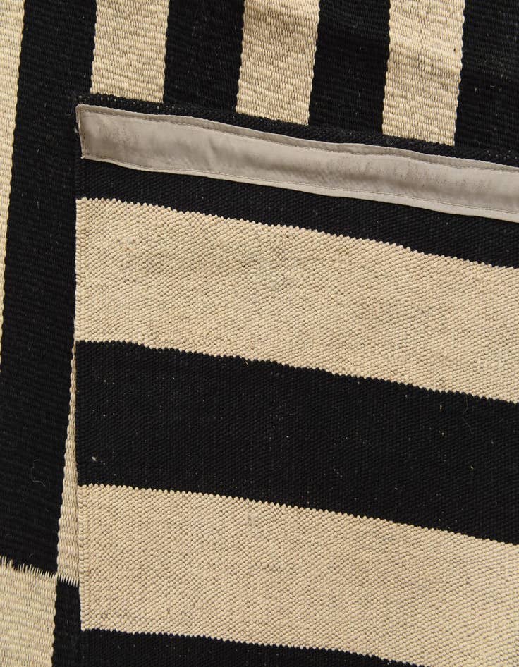 Detail image of  5' 6 x 8' 7  Hand Woven Kilim Modern Wool Rug