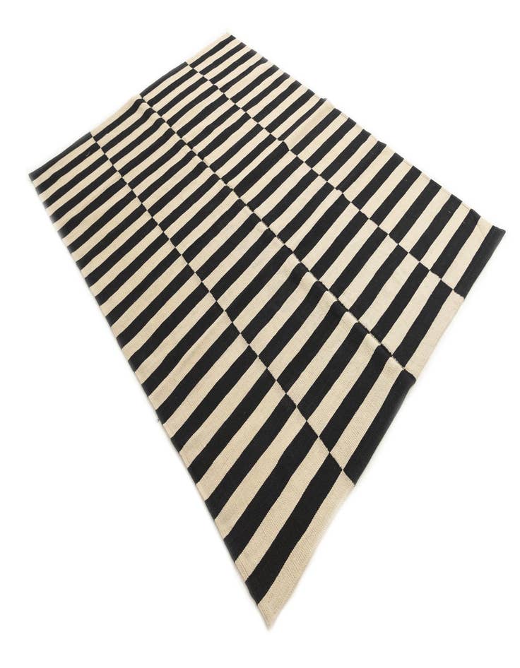 Detail image of  5' 9 x 8'  Hand Woven Kilim Modern Wool Rug