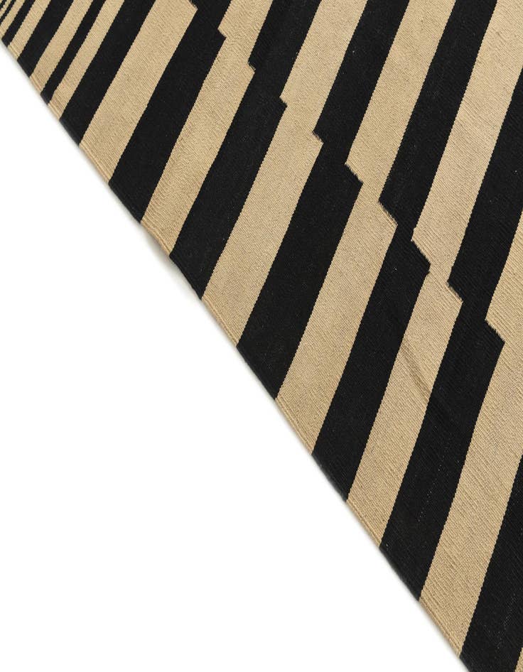 Detail image of  6' 10 x 9' 8  Hand Woven Kilim Modern Wool Rug