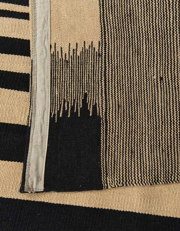 Detail image of  6' 10 x 9' 8  Hand Woven Kilim Modern Wool Rug