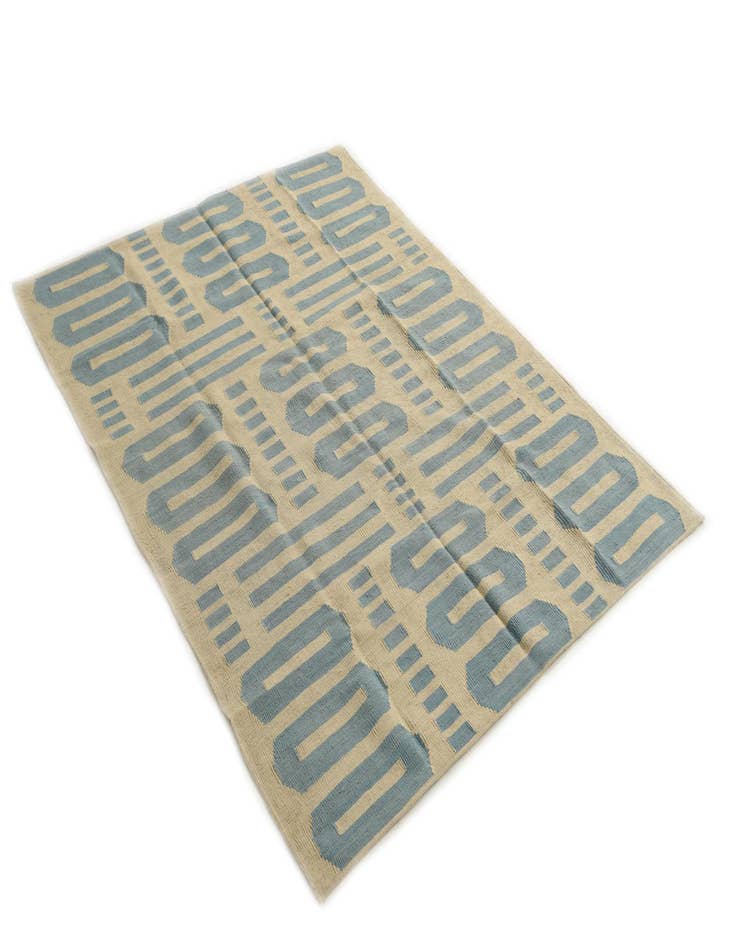 Detail image of  5' 3 x 6' 5  Hand Woven Kilim Modern Wool Rug