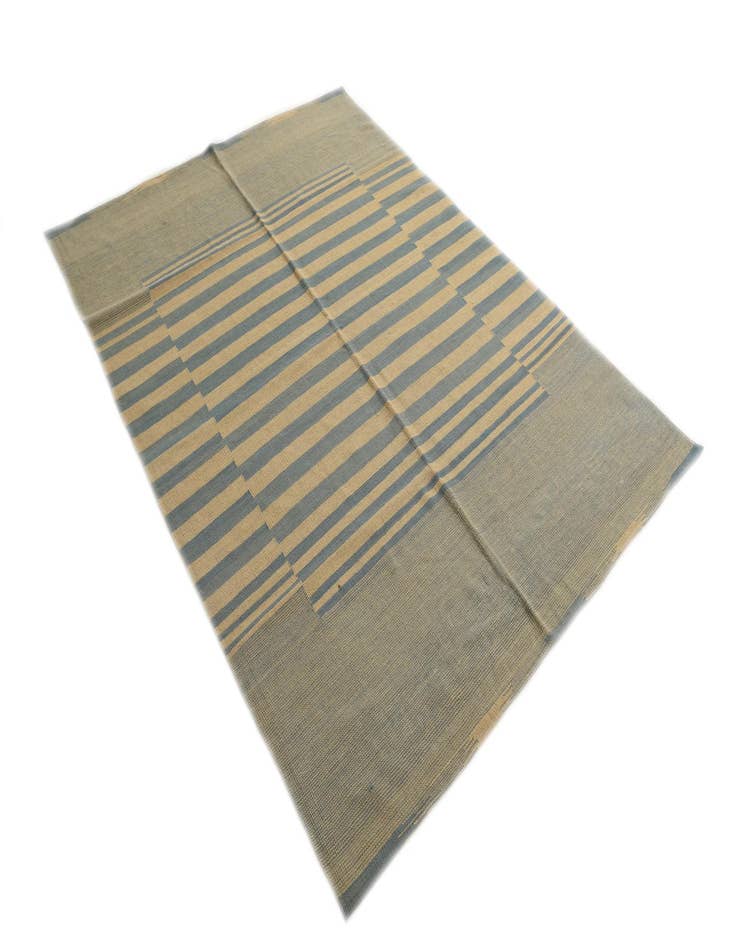 Detail image of  5' 6 x 7' 6  Hand Woven Kilim Modern Wool Rug