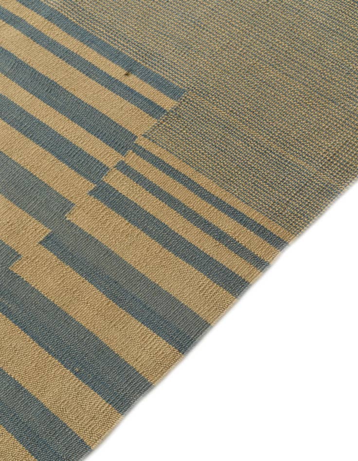 Detail image of  5' 6 x 7' 6  Hand Woven Kilim Modern Wool Rug