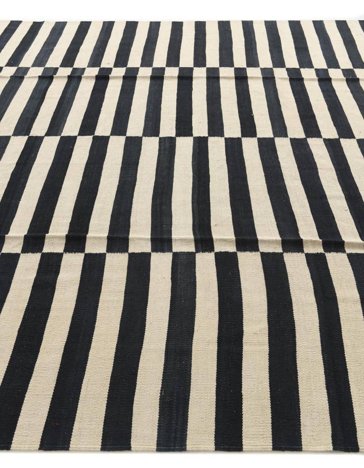 Detail image of  8' 3 x 9' 10  Hand Woven Kilim Modern Wool Rug