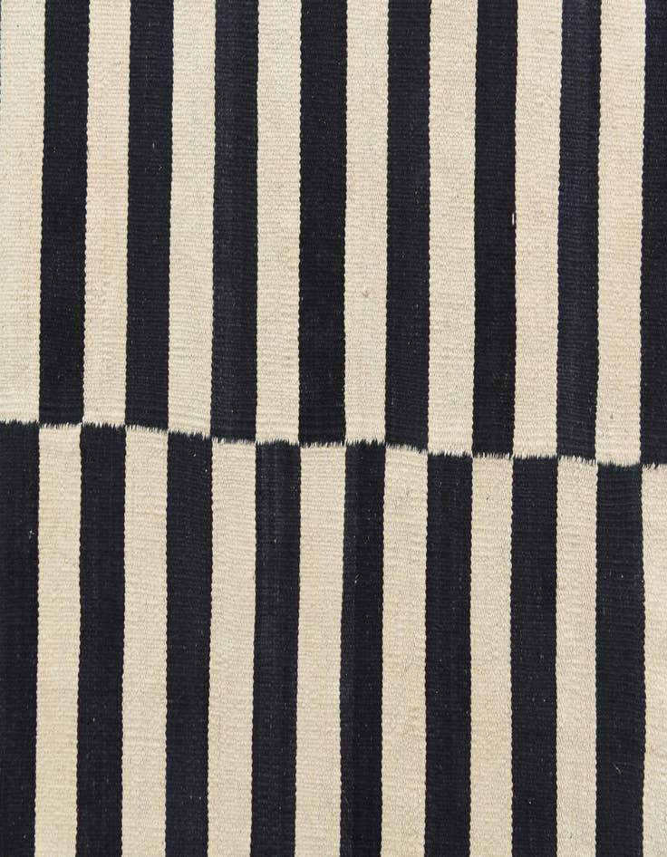 Detail image of  8' 3 x 9' 10  Hand Woven Kilim Modern Wool Rug