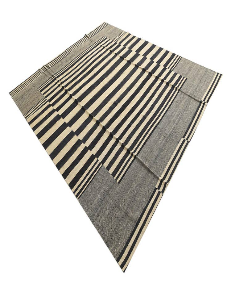 Detail image of  8' 2 x 9' 8  Hand Woven Kilim Modern Wool Rug