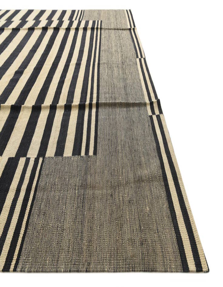 Detail image of  8' 2 x 9' 8  Hand Woven Kilim Modern Wool Rug