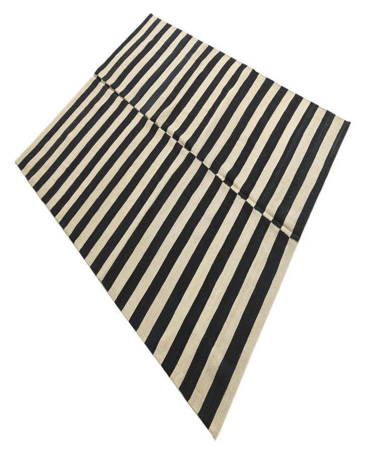 Detail image of  5' 4 x 6' 9  Hand Woven Kilim Modern Wool Rug