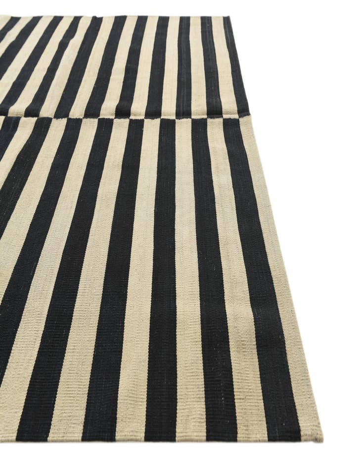 Detail image of  5' 4 x 6' 9  Hand Woven Kilim Modern Wool Rug