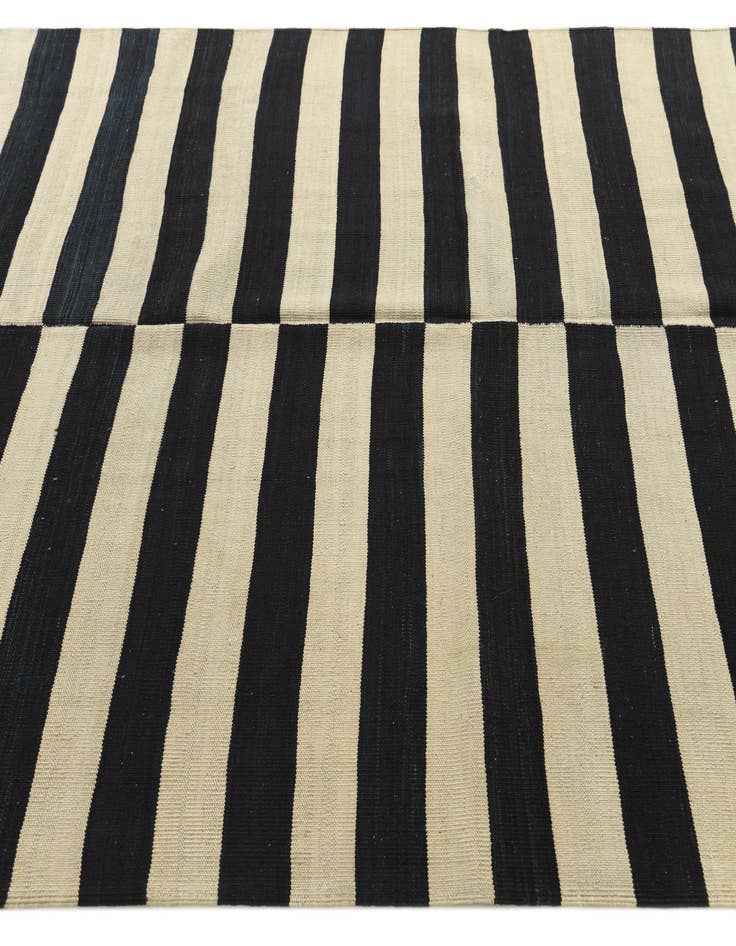 Detail image of  5' 4 x 6' 9  Hand Woven Kilim Modern Wool Rug