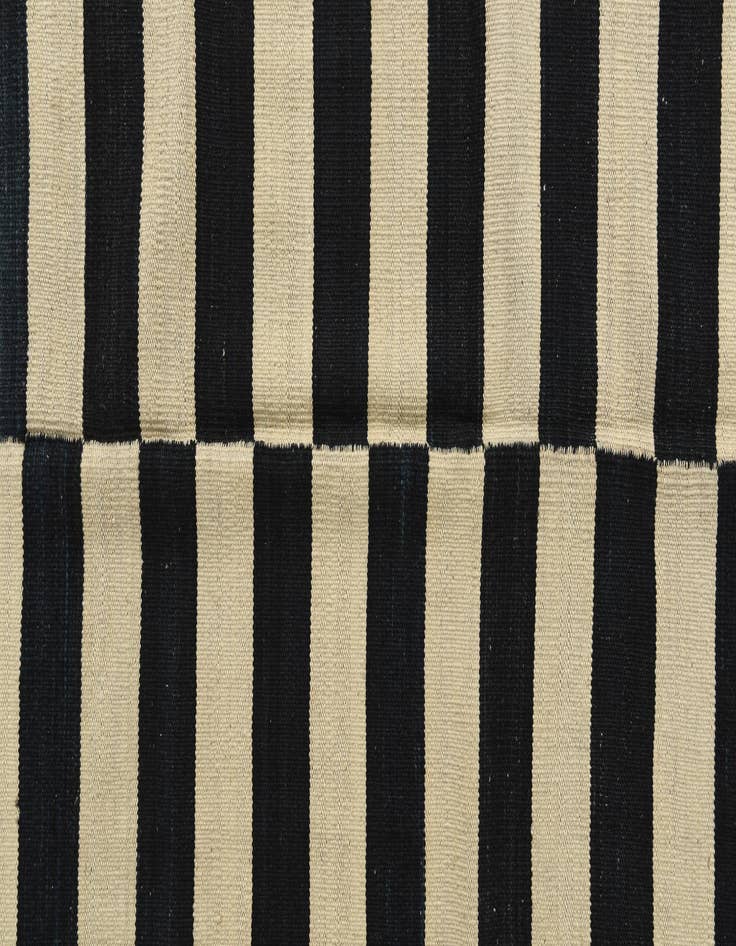 Detail image of  5' 4 x 6' 9  Hand Woven Kilim Modern Wool Rug