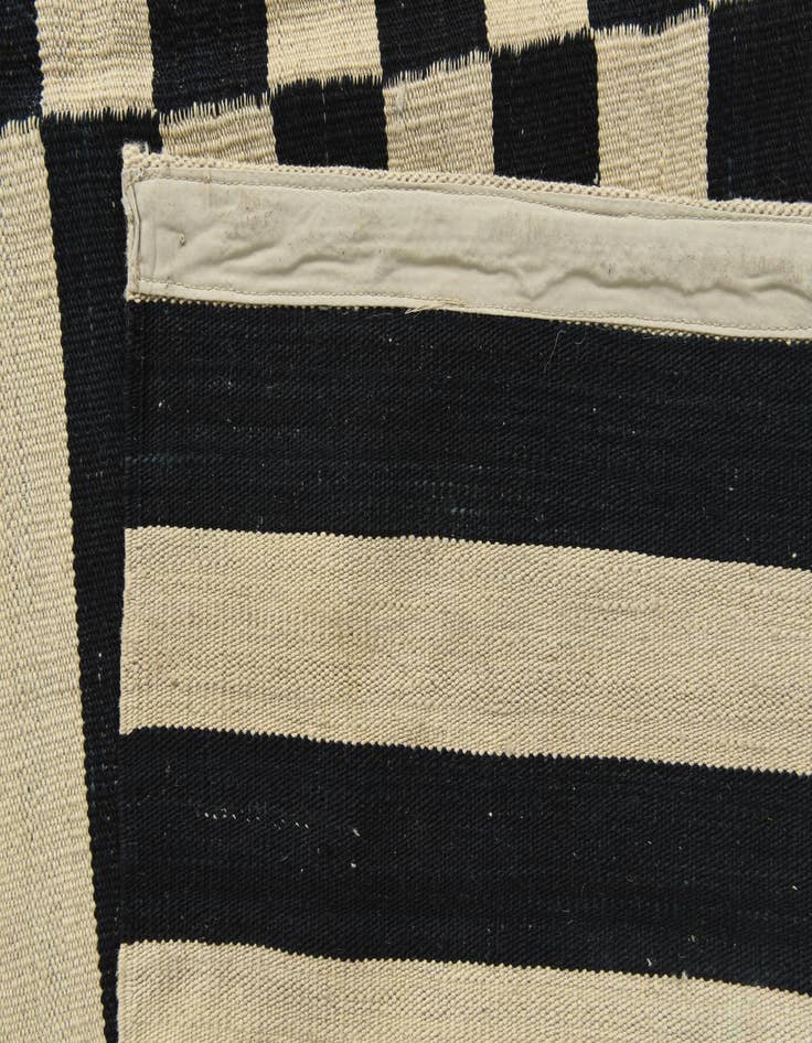 Detail image of  5' 4 x 6' 9  Hand Woven Kilim Modern Wool Rug