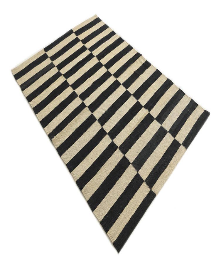 Detail image of  3' 5 x 4' 10  Hand Woven Kilim Modern Wool Rug