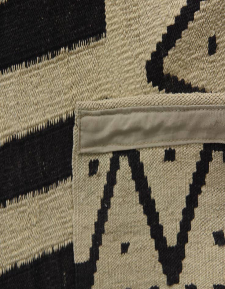 Detail image of  7' 2 x 9' 9  Hand Woven Kilim Modern Wool Rug