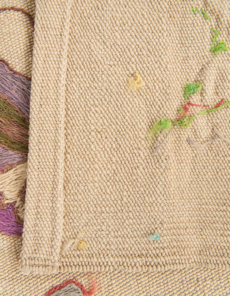 Detail image of  4' 10 x 6' 9  Hand Woven Kilim Suzani Wool Rug