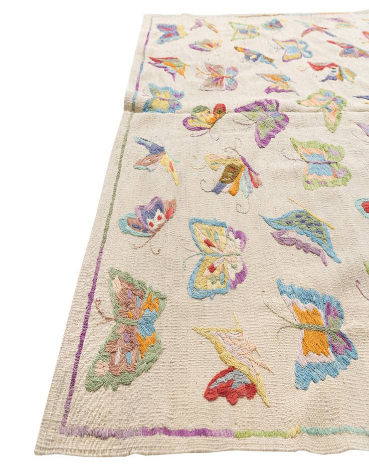 Detail image of  5' 5 x 6'  Hand Woven Kilim Suzani Wool Rug