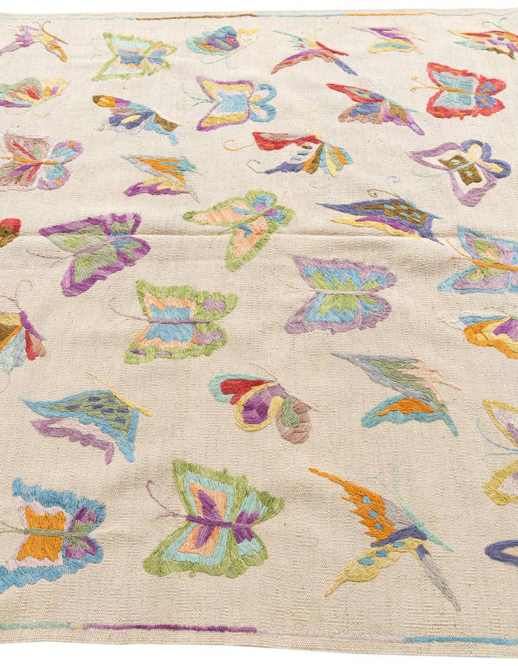 Detail image of  5' 5 x 6'  Hand Woven Kilim Suzani Wool Rug