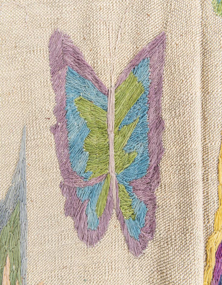 Detail image of  5' 5 x 6'  Hand Woven Kilim Suzani Wool Rug