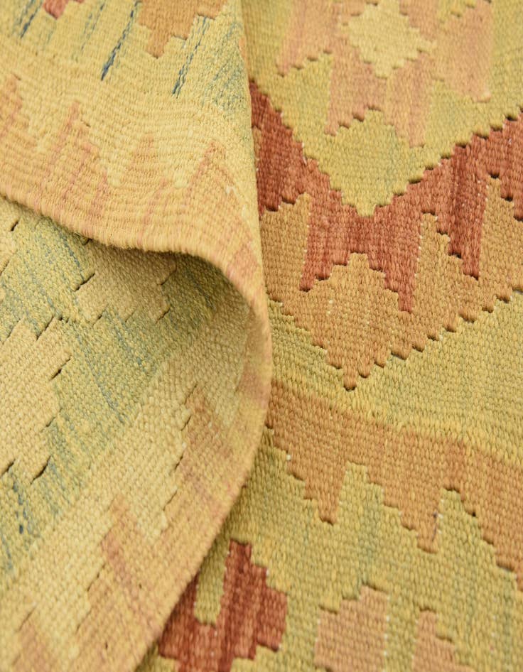 Detail image of  4' 9 x 6' 8  Hand Woven Kilim Waziri Wool Rug