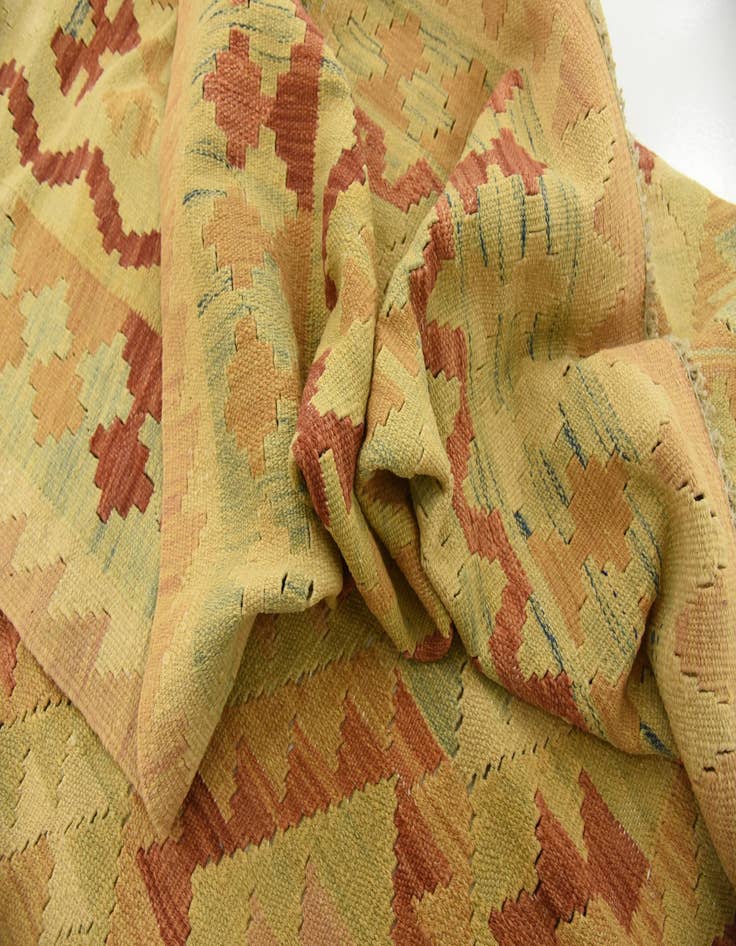 Detail image of  4' 9 x 6' 8  Hand Woven Kilim Waziri Wool Rug