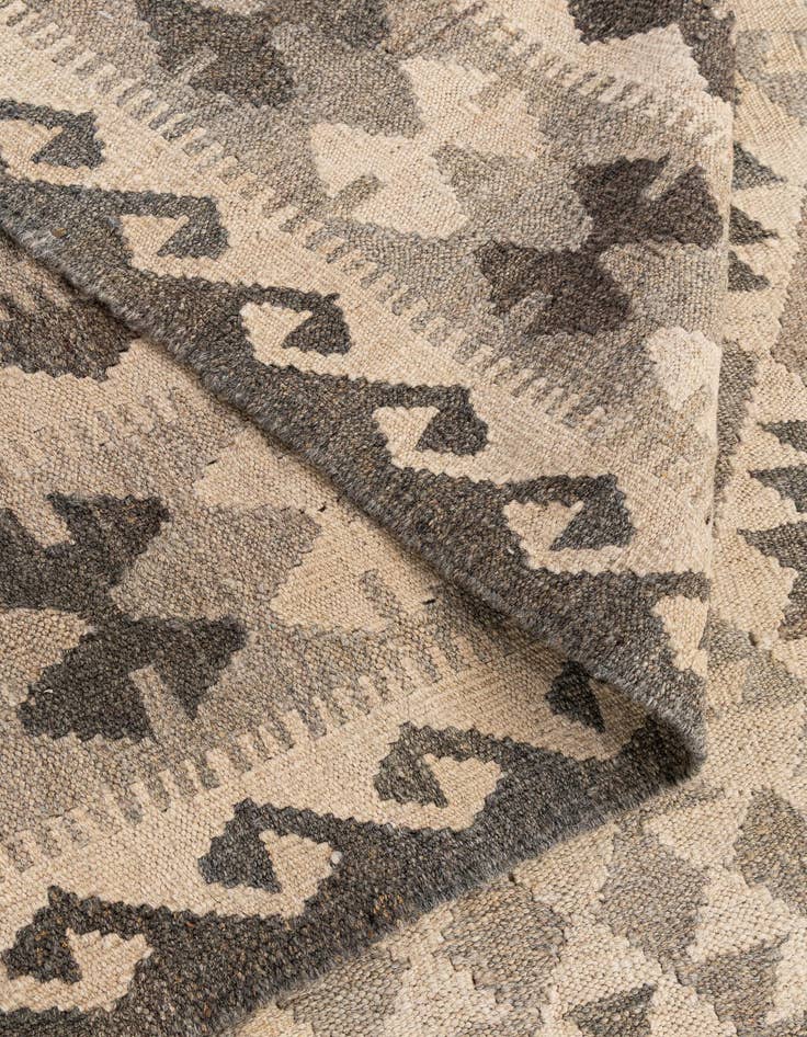 Detail image of  6' 11 x 9' 7  Hand Woven Kundan Kilim Wool Rug