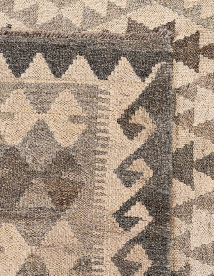 Detail image of  6' 11 x 9' 7  Hand Woven Kundan Kilim Wool Rug
