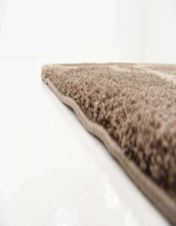 Detail image of  5' 3 x 7' 9 Lattice Rug