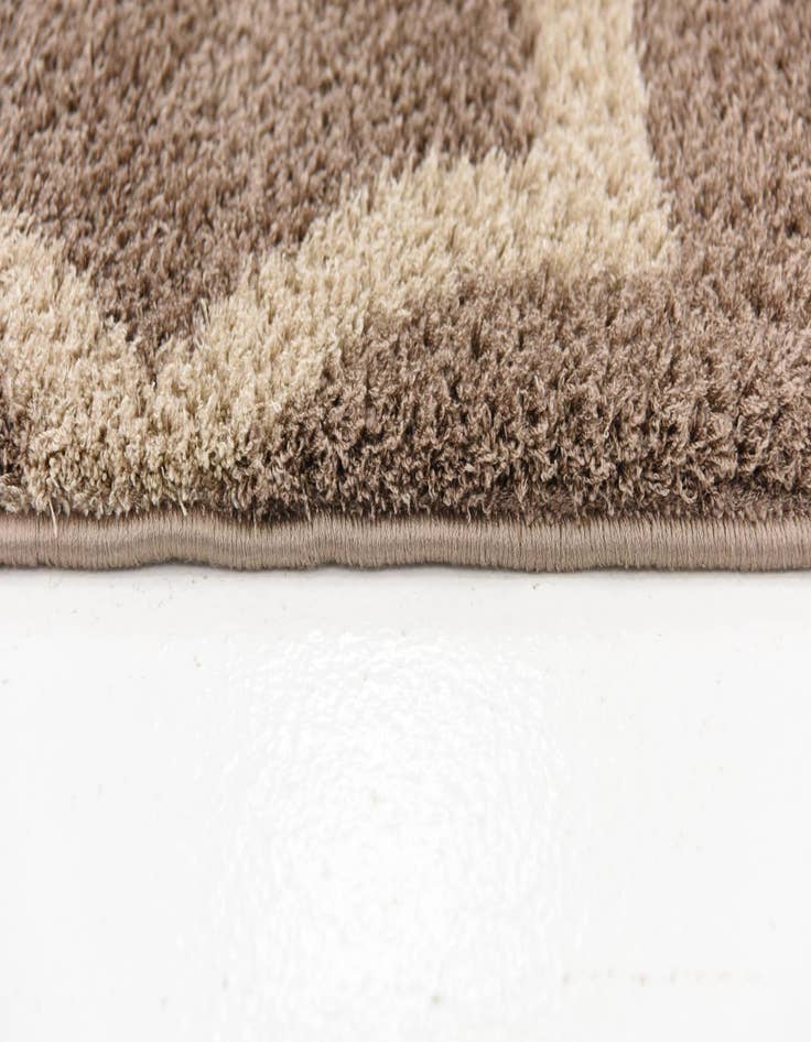 Detail image of  5' 3 x 7' 9 Lattice Rug