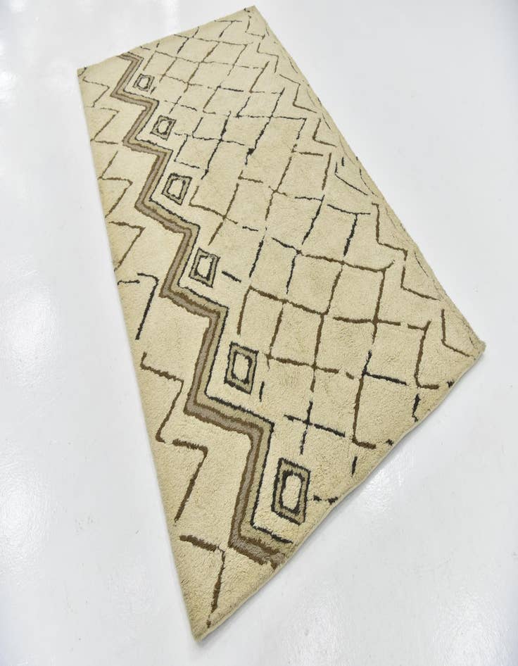 Detail image of  5' 2 x 8' 2 Luna Wool Rug