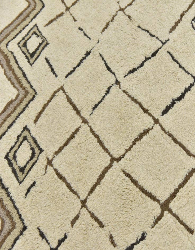 Detail image of  5' 2 x 8' 2 Luna Wool Rug